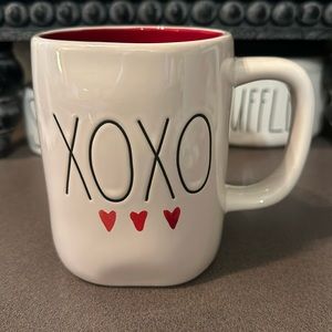 Rae Dunn XOXO ❤️ watercolour heart mug. NWT